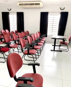 APCD FAOA Bauru - Faculdade de odontologia - APCD - sala de aula (1)